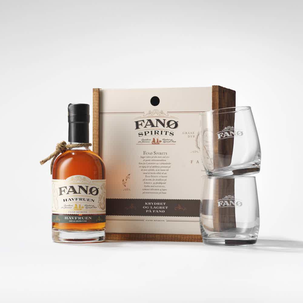 Gift Box with The Siren 35 cl & two glasses: The Siren 35 cl (Fanø Shipsrum Spirits), Fanø Shipsrum glass