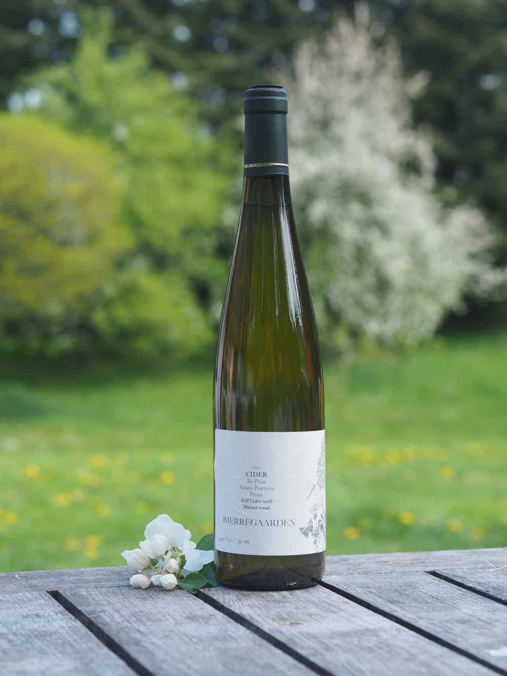 Sir Prize, Still cider with Walnut wood 5.0% 0.75L, Wine