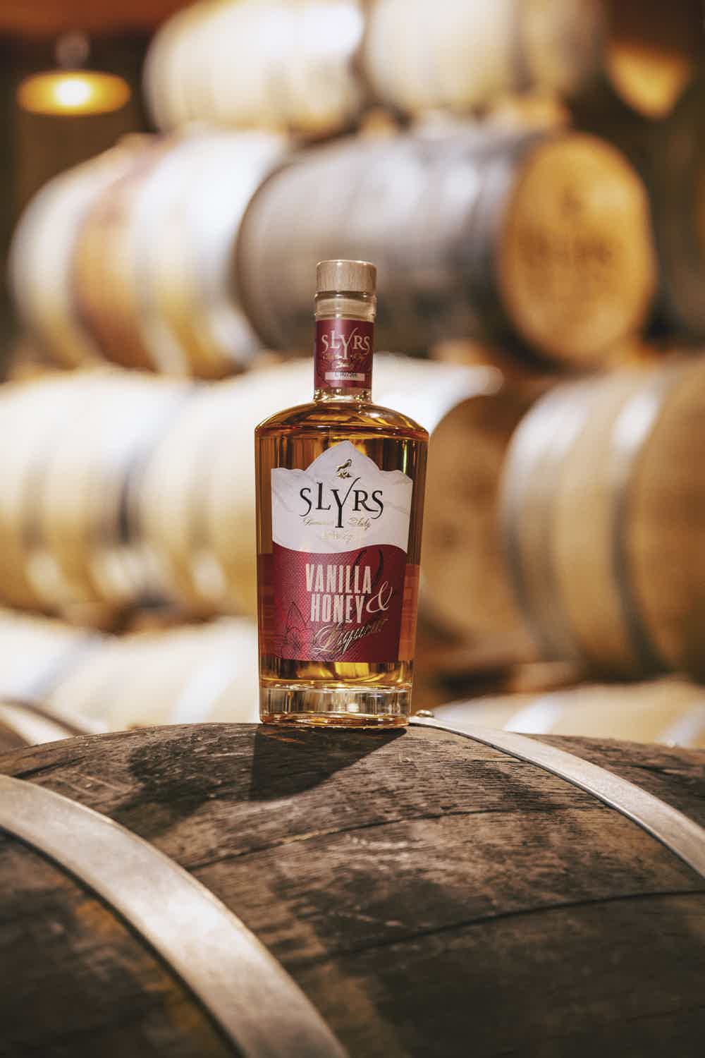SLYRS Vanilla&Honey Liqueur 30% vol. 30.0% 0.5L, Spirits