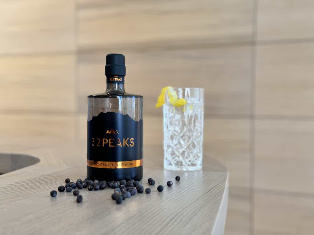 32PEAKS Dry Gin aus Liechtenstein 43.0% 0.5L, Spirits