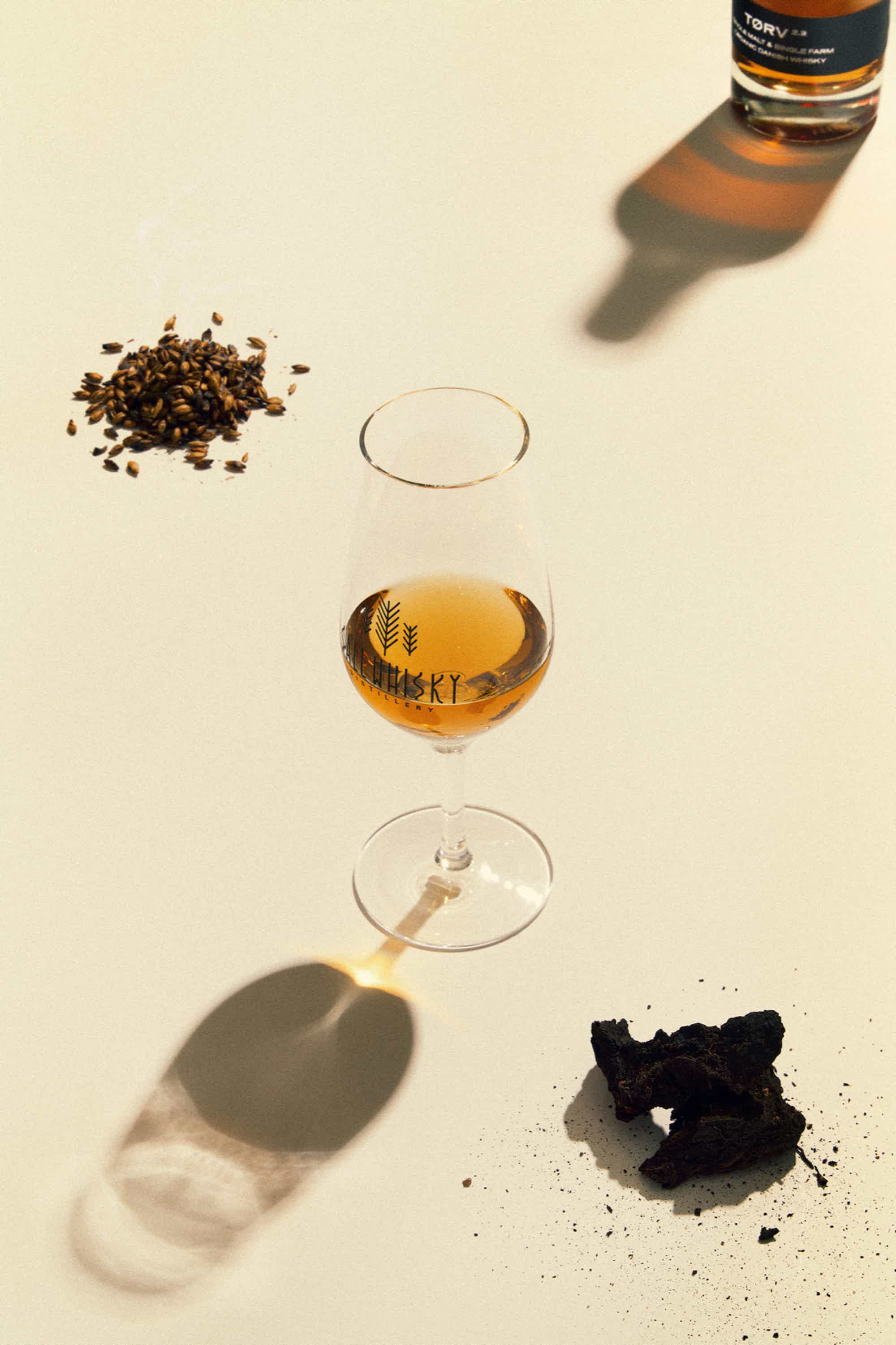 TØRV 2.4 - Peated Single Malt Whisky 51.7% 0.7L, Spirits