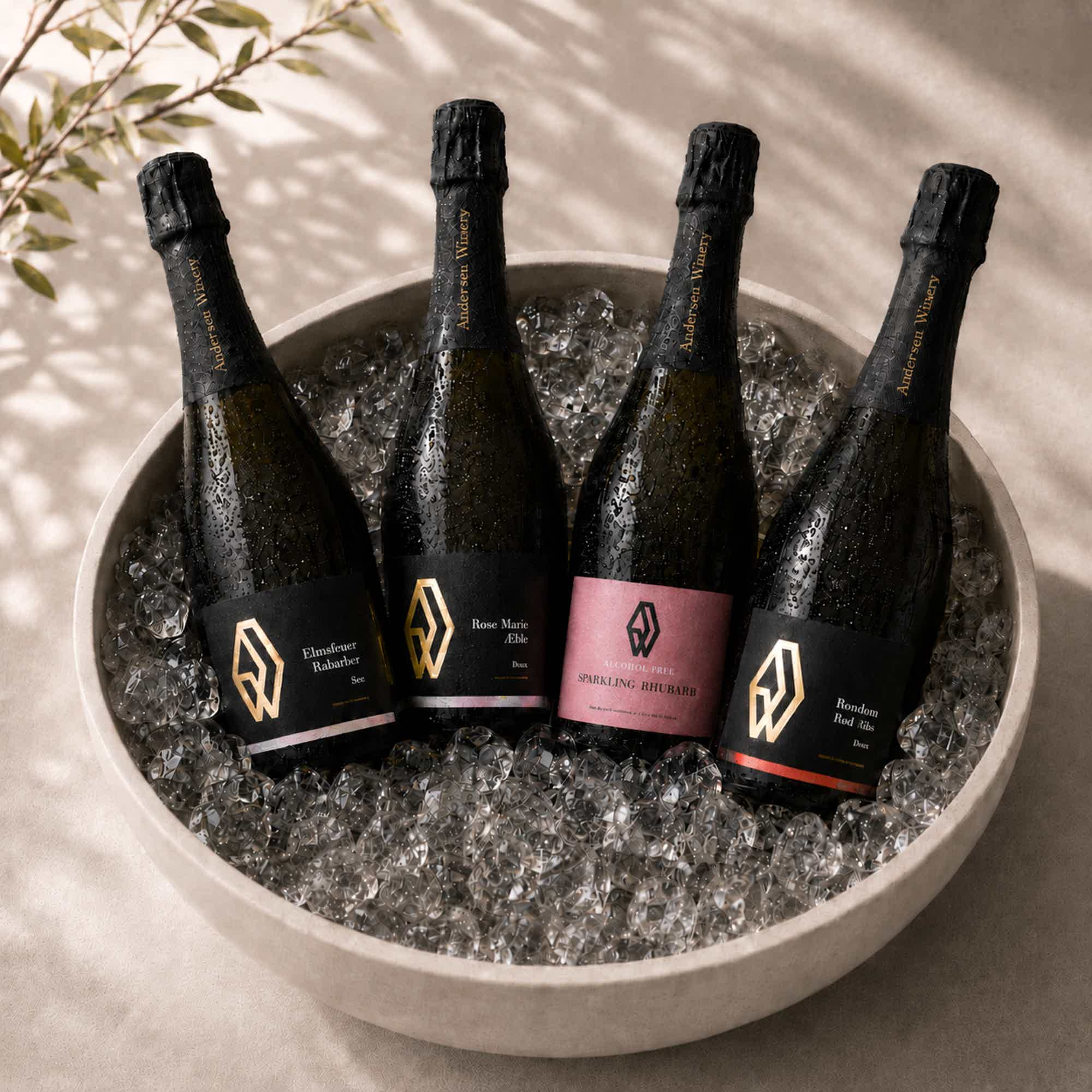 4 mousserende roséer: Elmsfeuer 2024, Rose Marie 2024 ØKO (110900), Rondom 2024 ØKO (050900), Sparkling Rhubarb - Alcohol Free