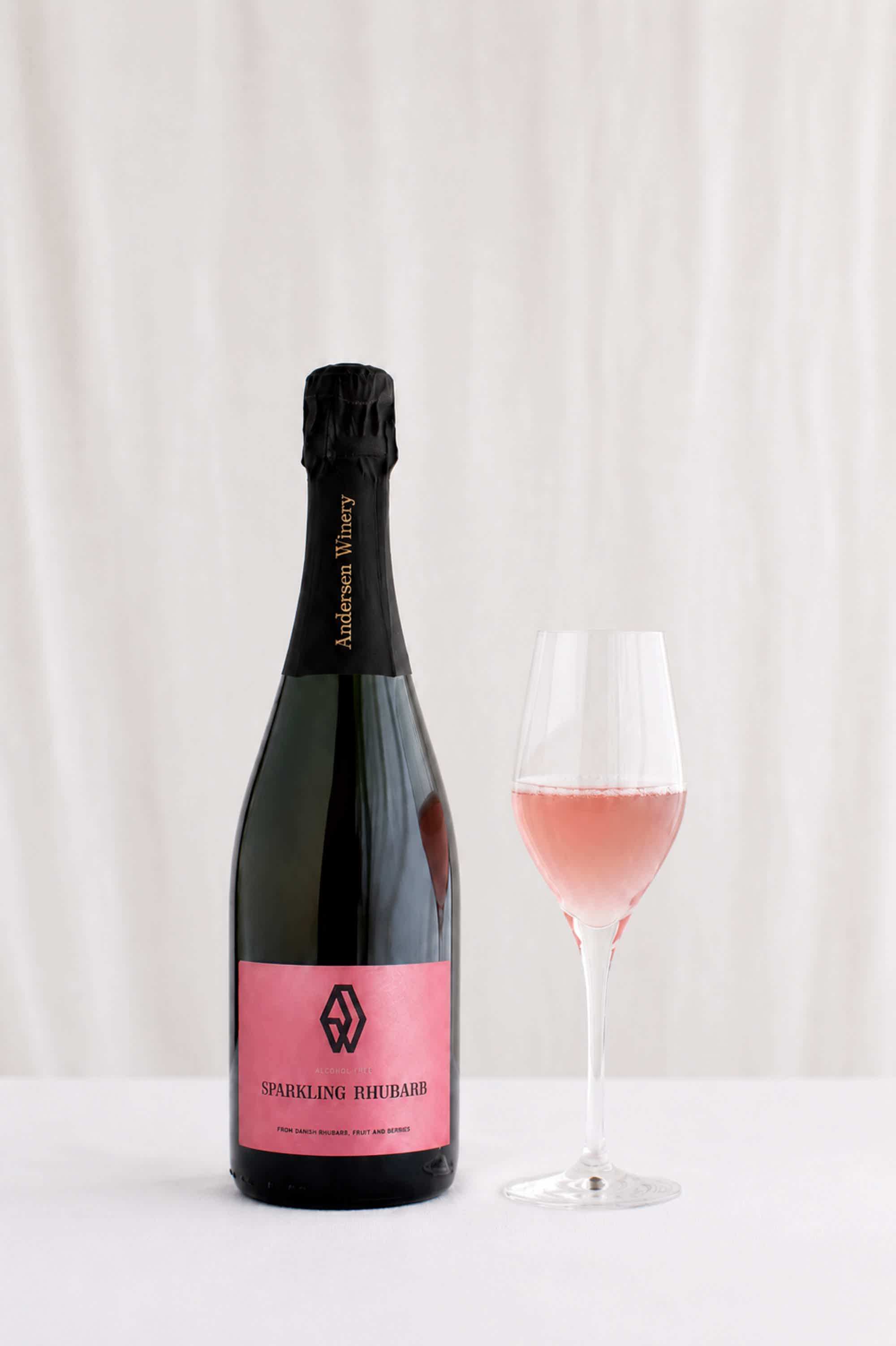 4 mousserende roséer: Elmsfeuer 2024, Rose Marie 2024 ØKO (110900), Rondom 2024 ØKO (050900), Sparkling Rhubarb - Alcohol Free