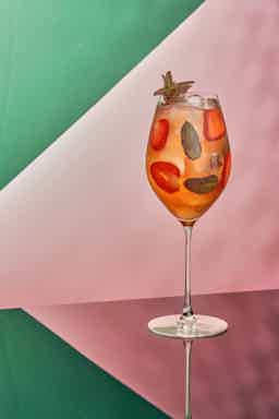 Queen’s Strawberry Liqueur 18.0% 0.7L, Spirits