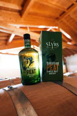 SLYRS Single Malt Whisky Bavarian PEAT 0,7L 43% vol. 43.0% 0.7L, Spirits